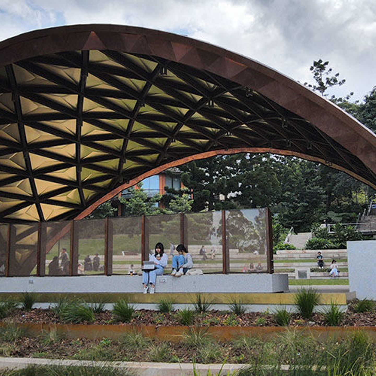 uq-lakes-amphitheatre-jpg